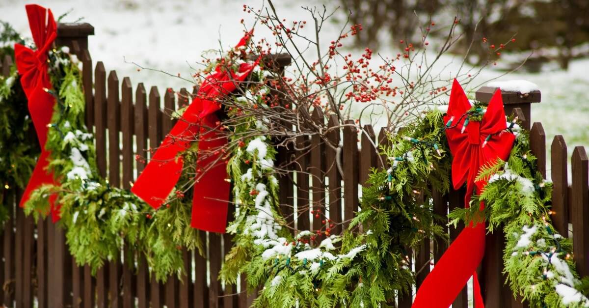 31,475 Christmas Fence Images, Stock Photos, 3D objects, & Vectors |  Shutterstock