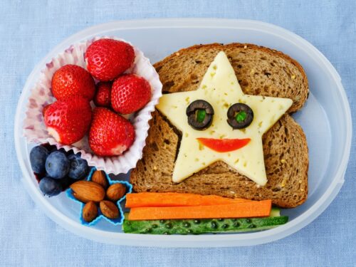Create a appetizing lunch box