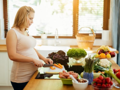 woman chopping pregnancy foods