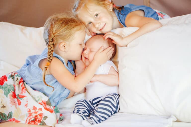 Sibling Relationships: Tips for Family Bonding