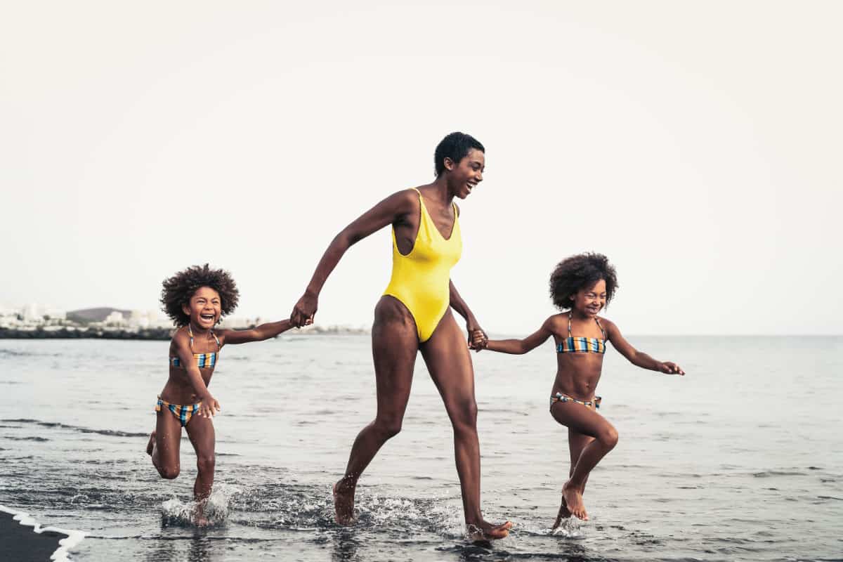 The Best Mom Swimsuits All Summer Long • FamilyApp