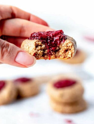 strawberry chia seed thumbprint Christmas cookie @hauteandhealthyliving