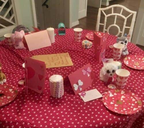 how to decorate for valentine's day table