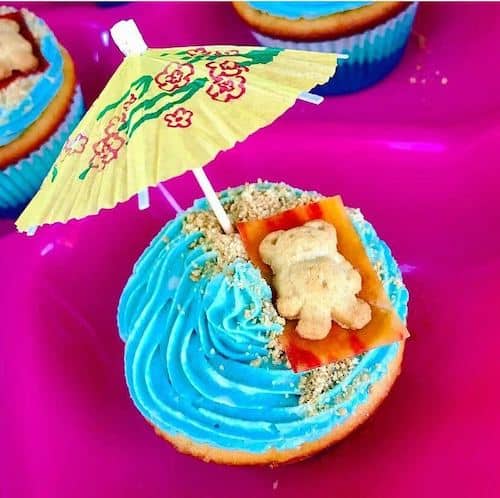 pool party for kids cupcakes