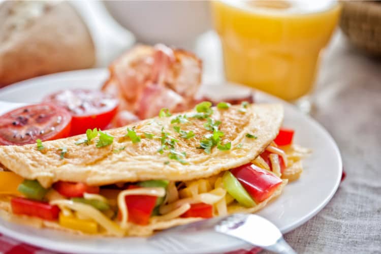 mood-boosting foods veggie omelet